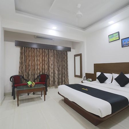Saish Hotel Shirdi Eksteriør billede