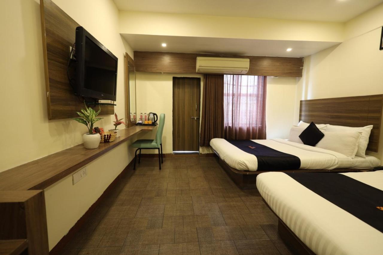 Saish Hotel Shirdi Eksteriør billede