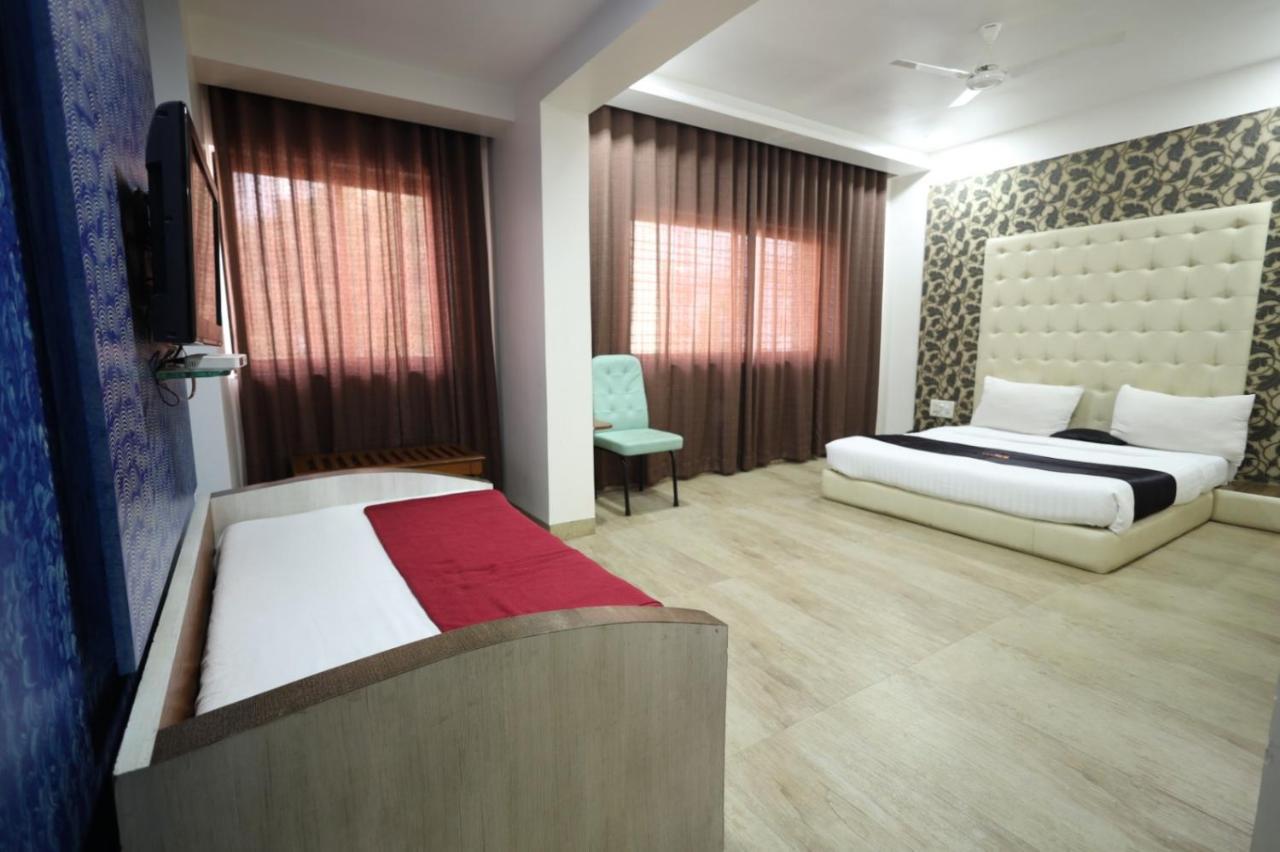 Saish Hotel Shirdi Eksteriør billede