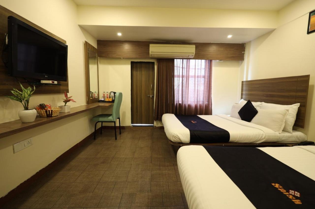 Saish Hotel Shirdi Eksteriør billede