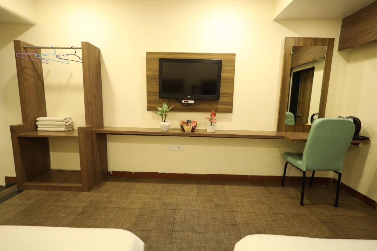 Saish Hotel Shirdi Eksteriør billede