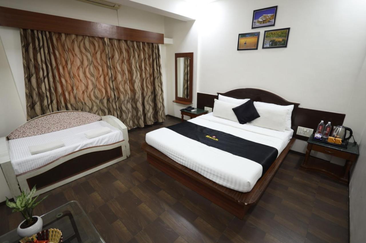 Saish Hotel Shirdi Eksteriør billede