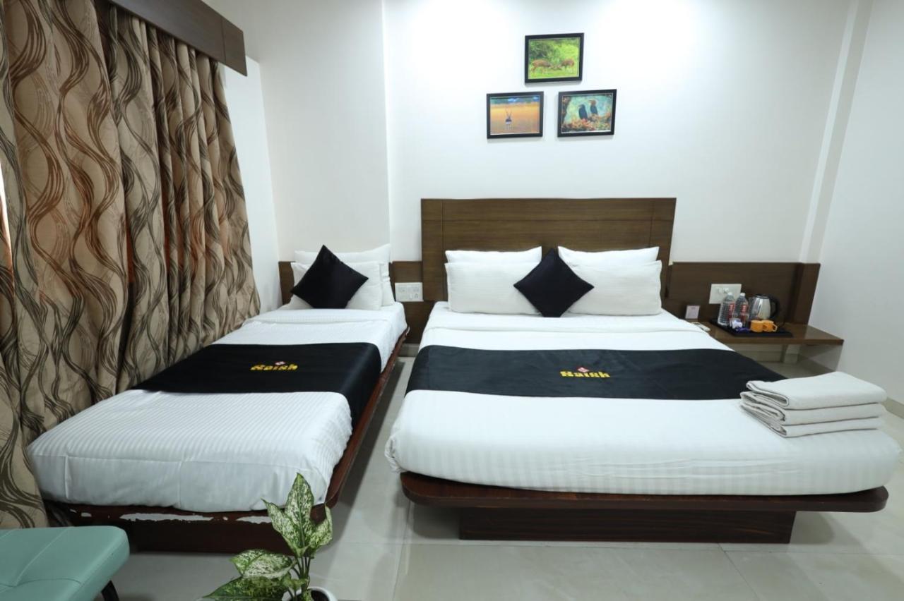 Saish Hotel Shirdi Eksteriør billede