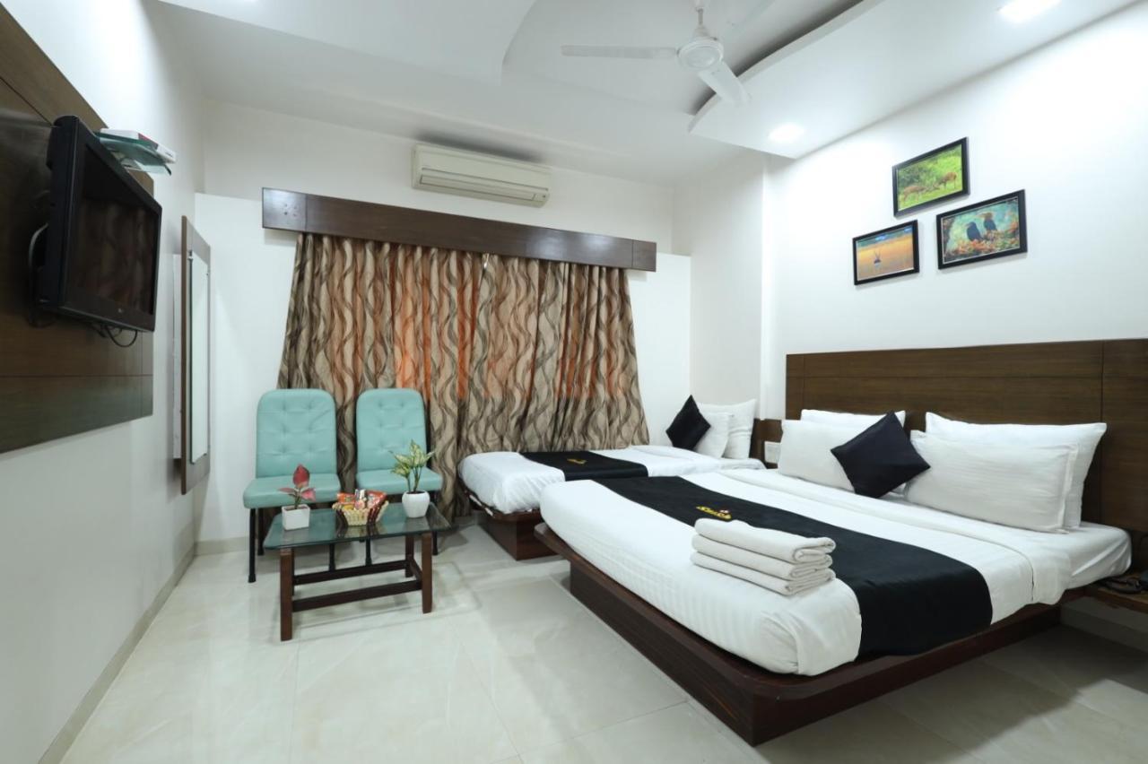 Saish Hotel Shirdi Eksteriør billede