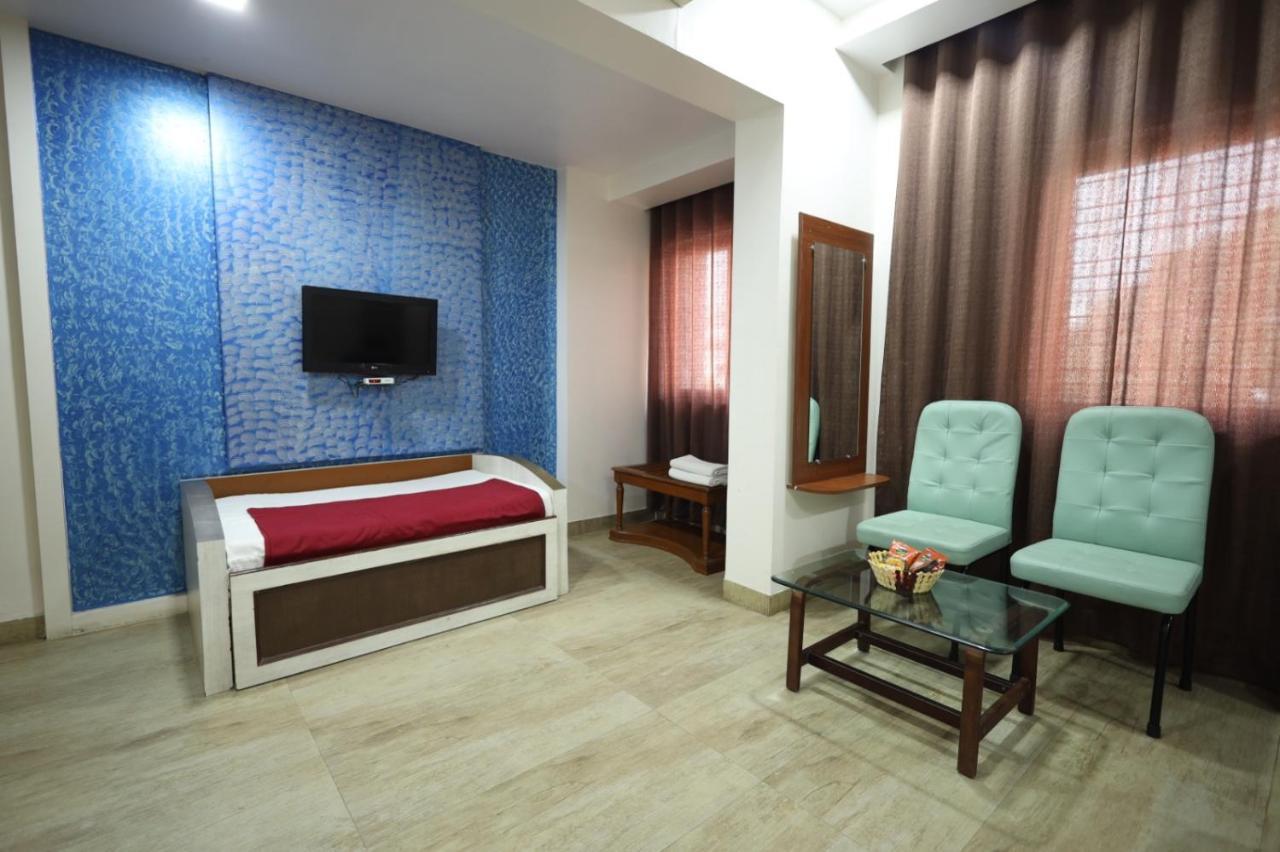 Saish Hotel Shirdi Eksteriør billede