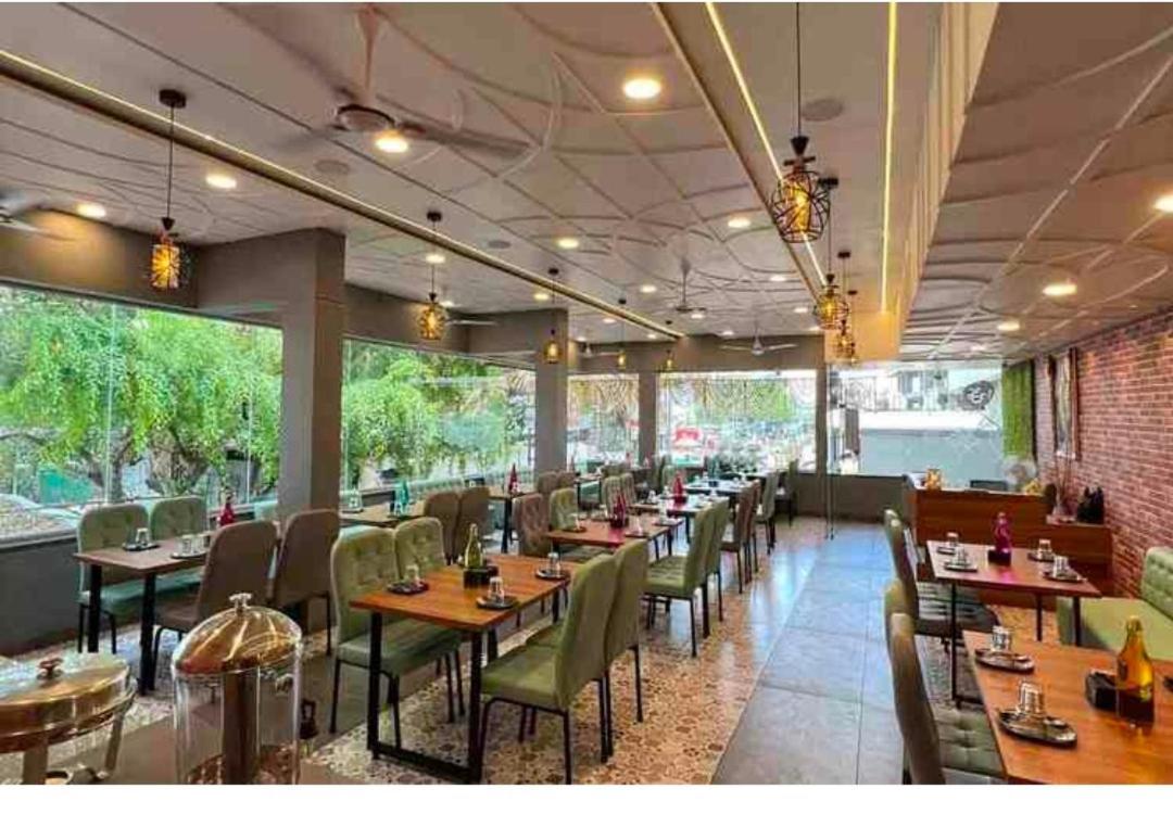 Saish Hotel Shirdi Eksteriør billede