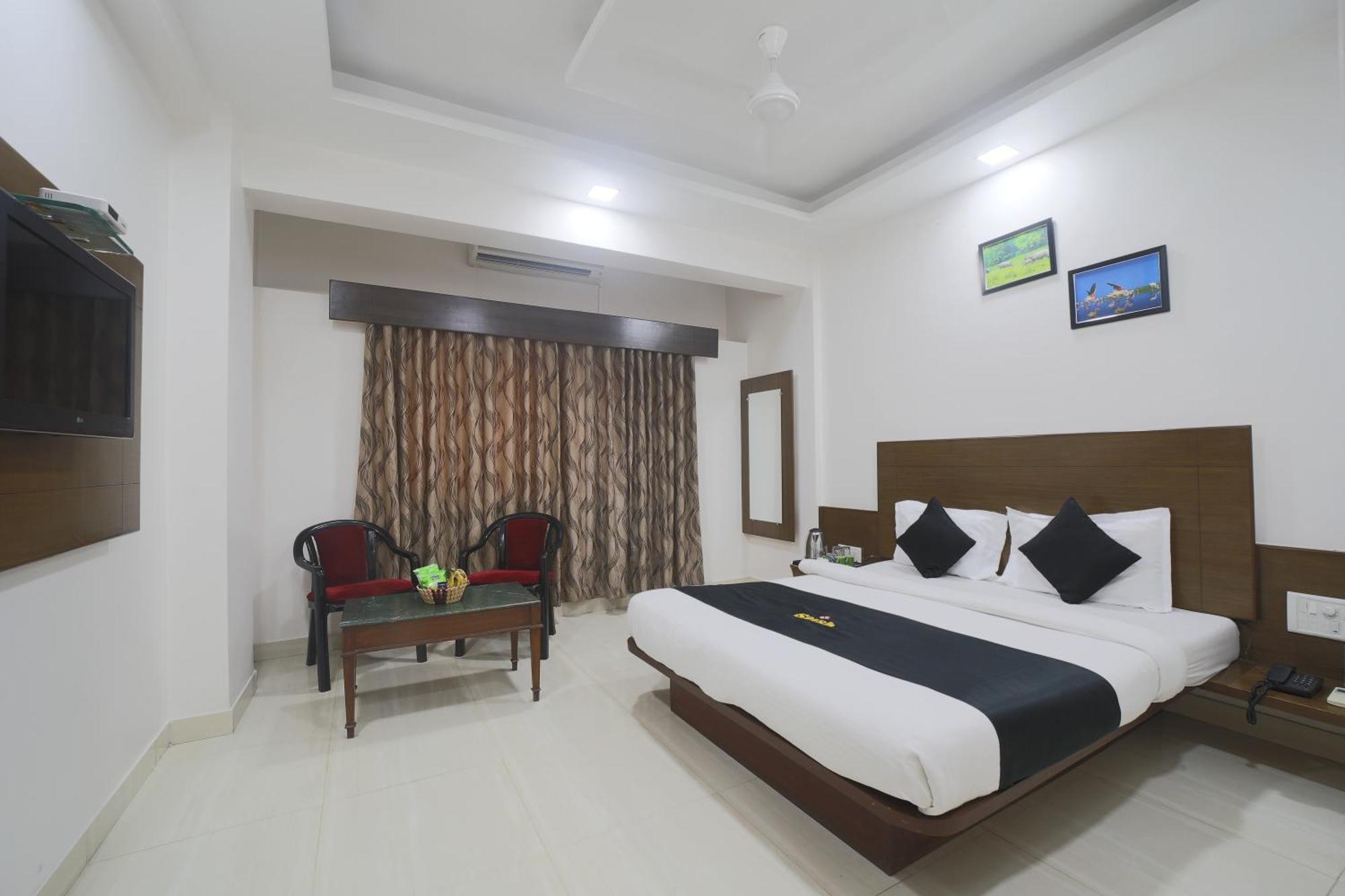 Saish Hotel Shirdi Eksteriør billede
