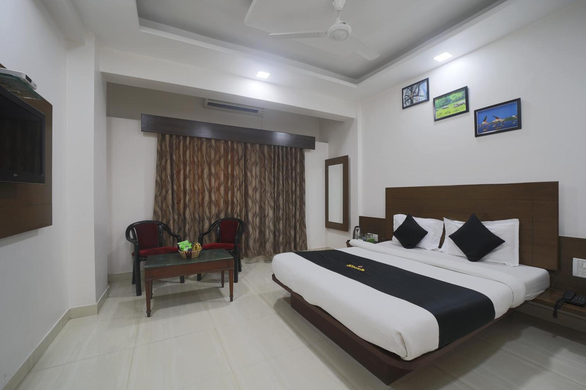 Saish Hotel Shirdi Eksteriør billede