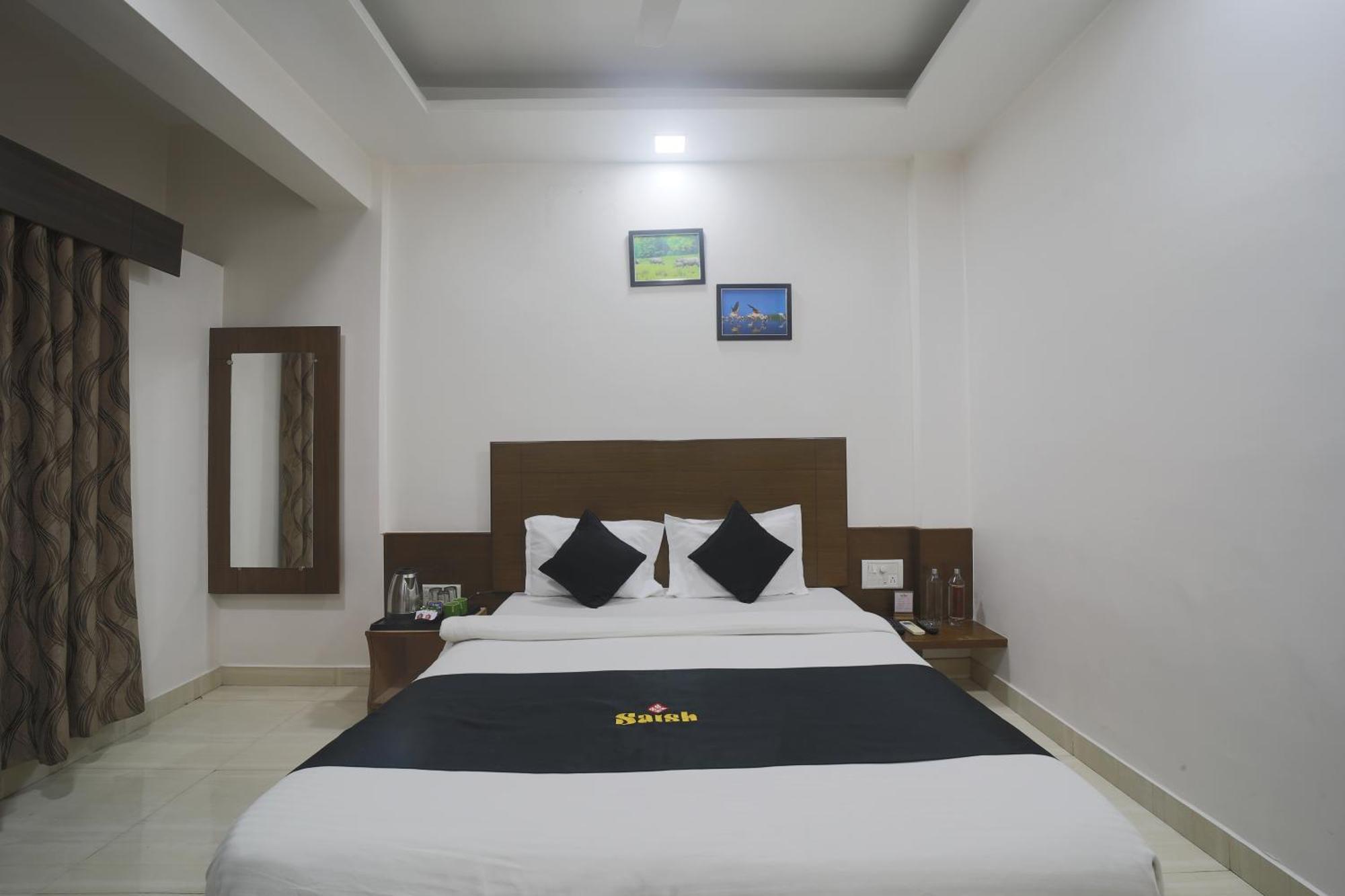 Saish Hotel Shirdi Eksteriør billede